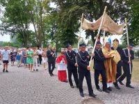 Procesja wokół kościoła
