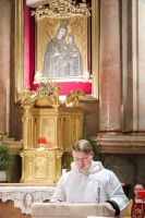 Ministrant czyta czytanie