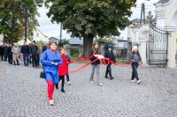 Dzieci idą w procesji