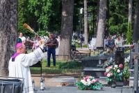 Ks. Prymas święci groby